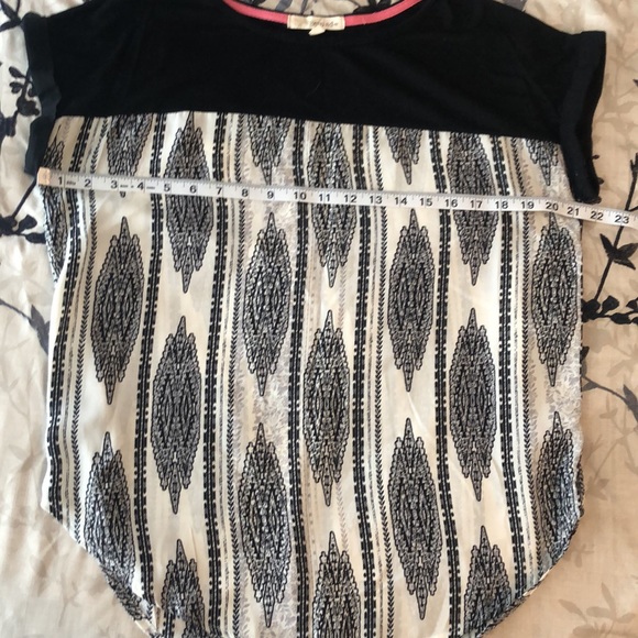 🌻5/$35🌻 Rewind | Mixed Media Black and Cream Boho Top - Picture 2 of 6